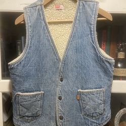 Vintage Levi’s Sherpa Lined Denim Vest Size Medium 