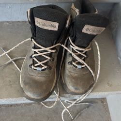 Women’s Size 9 Colombia Waterproof Hiking Boots