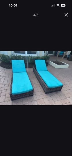 Chaise lounge chairs
