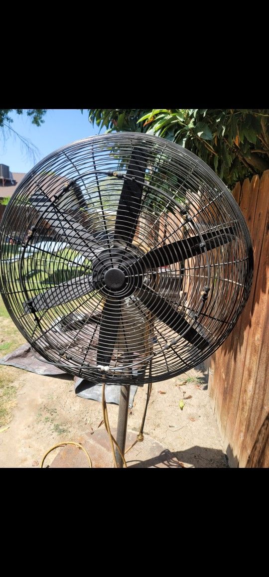 28" Heavy Duty industrial fan with misters for Sale in Bakersfield, CA