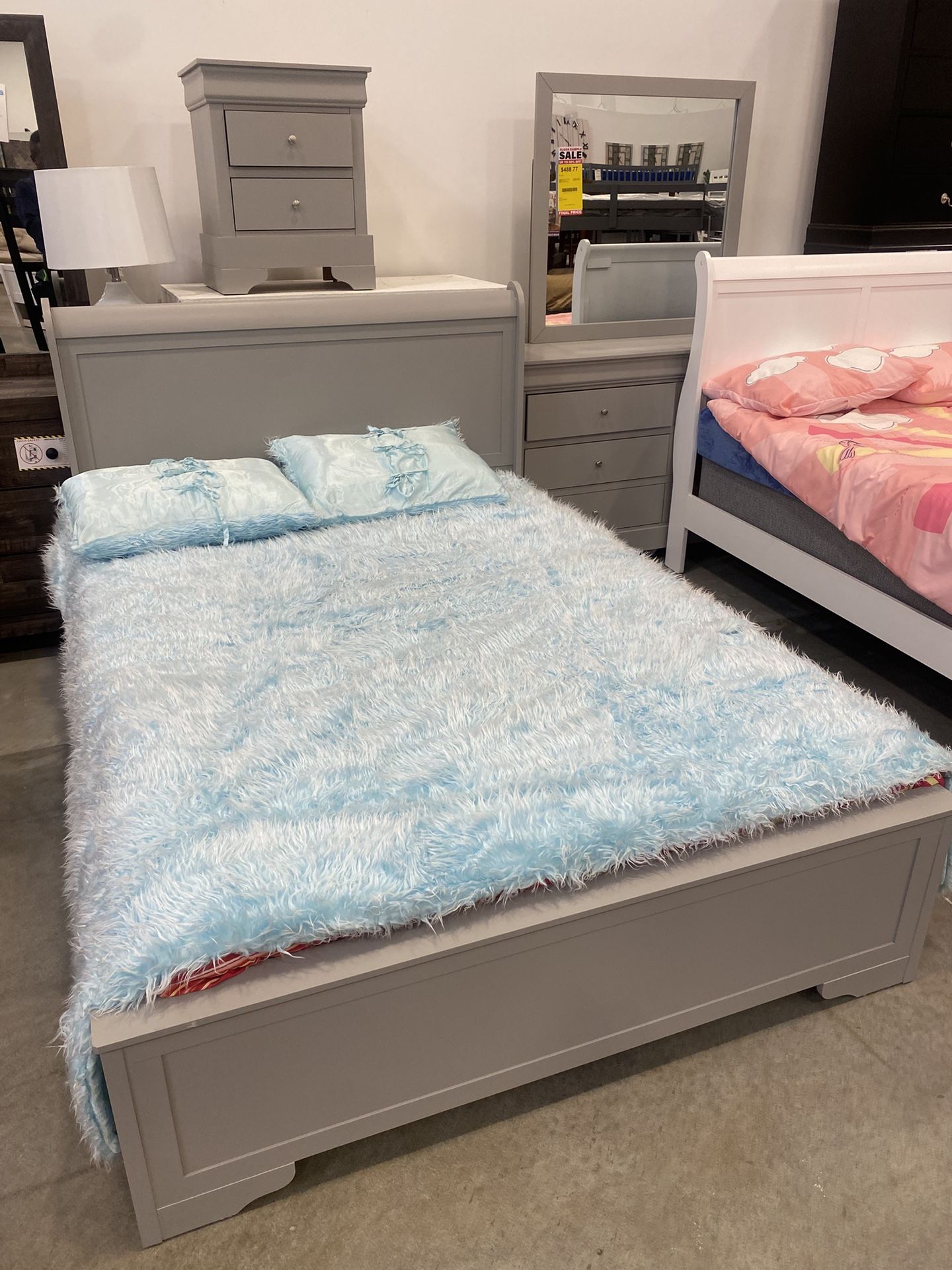 Six piece full size Bedroom Set