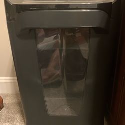 Staples paper shredder