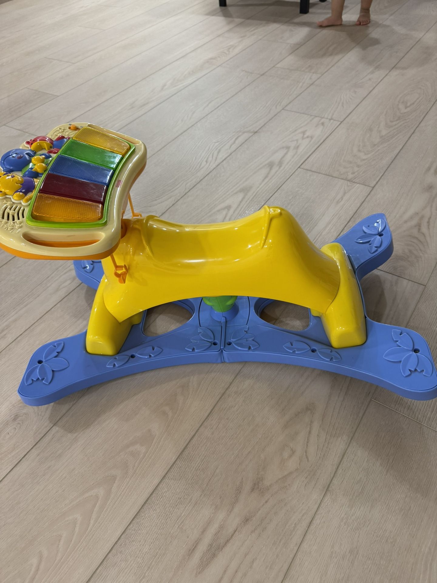 Baby musical ride-on toy