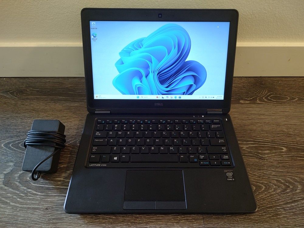 Dell 13" Ultrabook Laptop - Intel Core i5 3.0ghz, 8gb Ram, NEW 256GB SSD, Windows 11, HD 520 GPU (Minecraft)