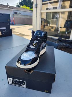 Air Jordan 1 Mid SE GS Size 5.5Y