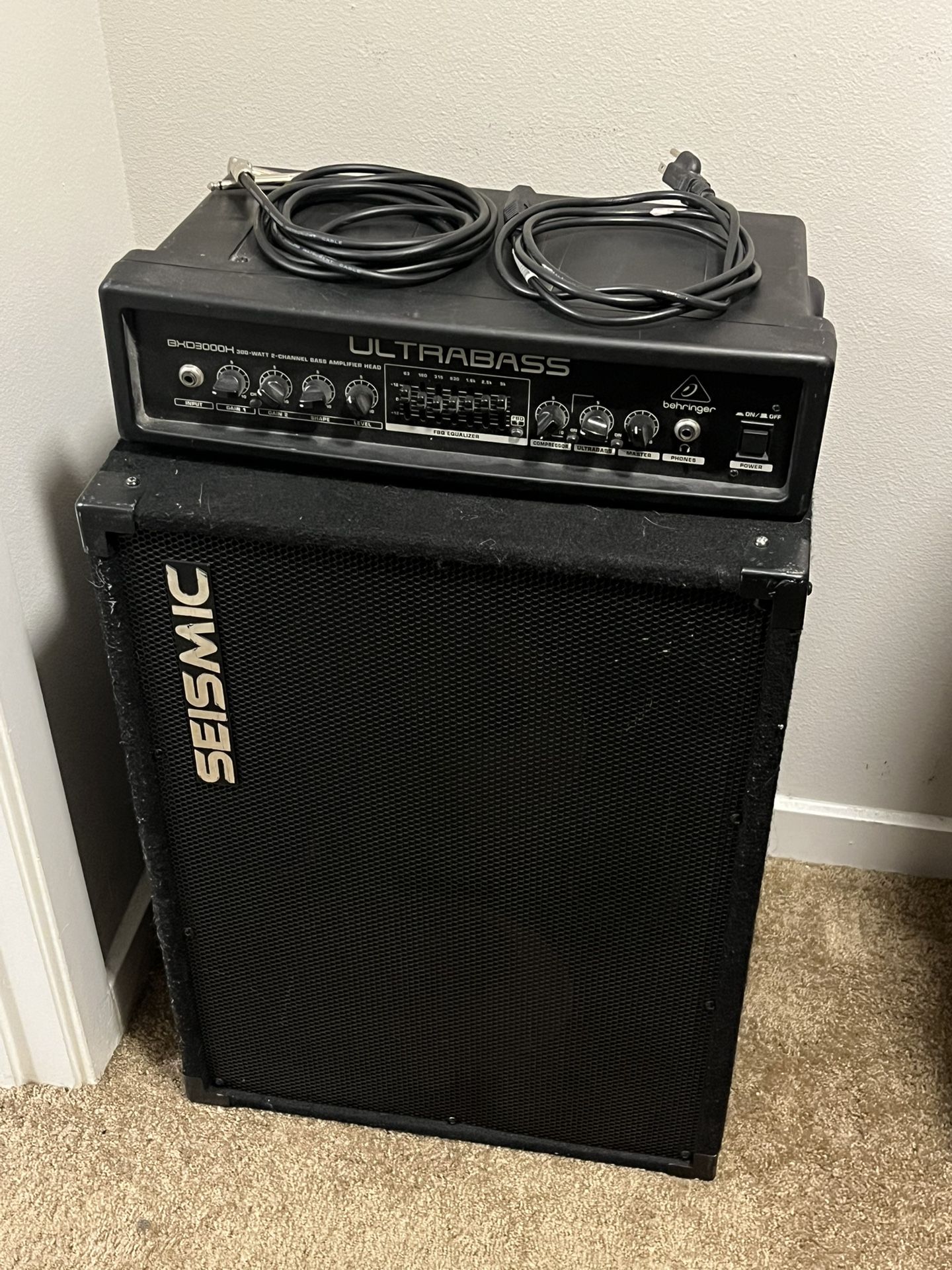 Amp and Speaker Cab for Bass Guitar