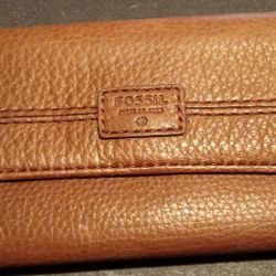 Very Nice brown pebbled leather Fossil tri-fold wallet with decorative stitching