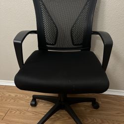 Black Office Chair With Mesh Back!