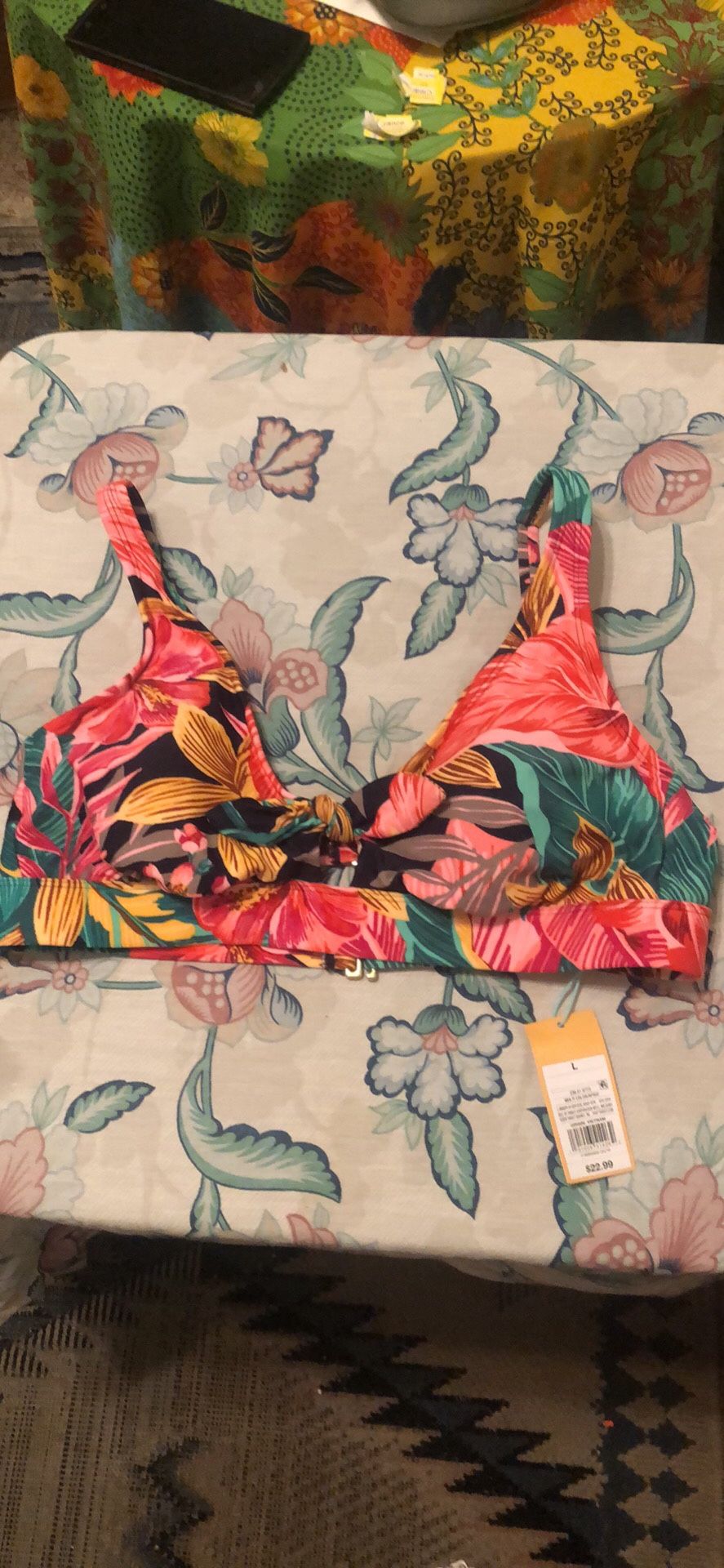 Women's tie-front bikini top