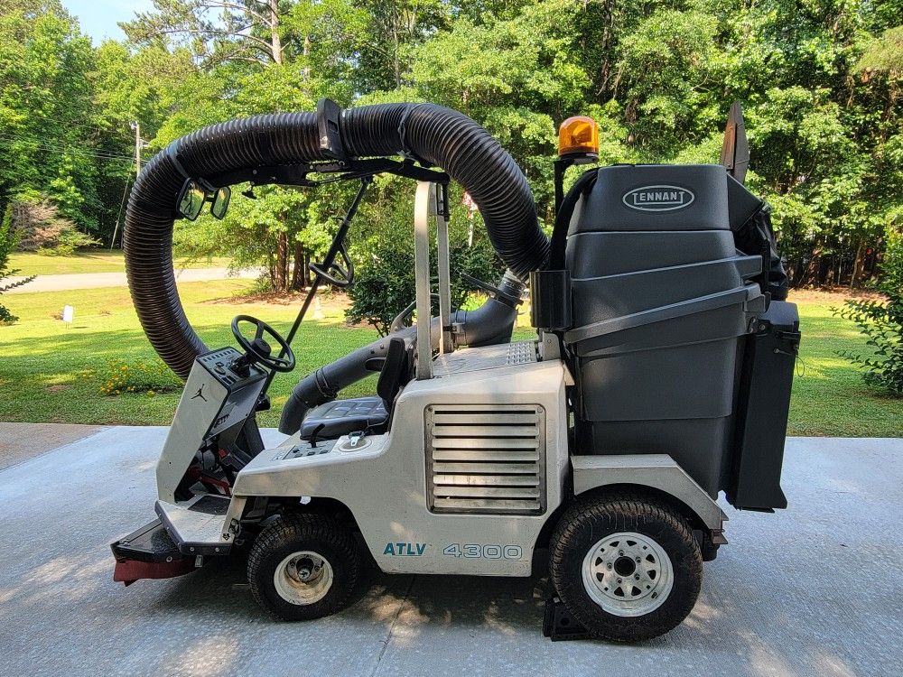 Tennant ATLV 4300 Vacuum Sweepee Truck6