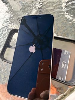 iPhone 15 pro max 256 gb UNLOCKED