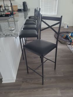 8 Black bar stools
