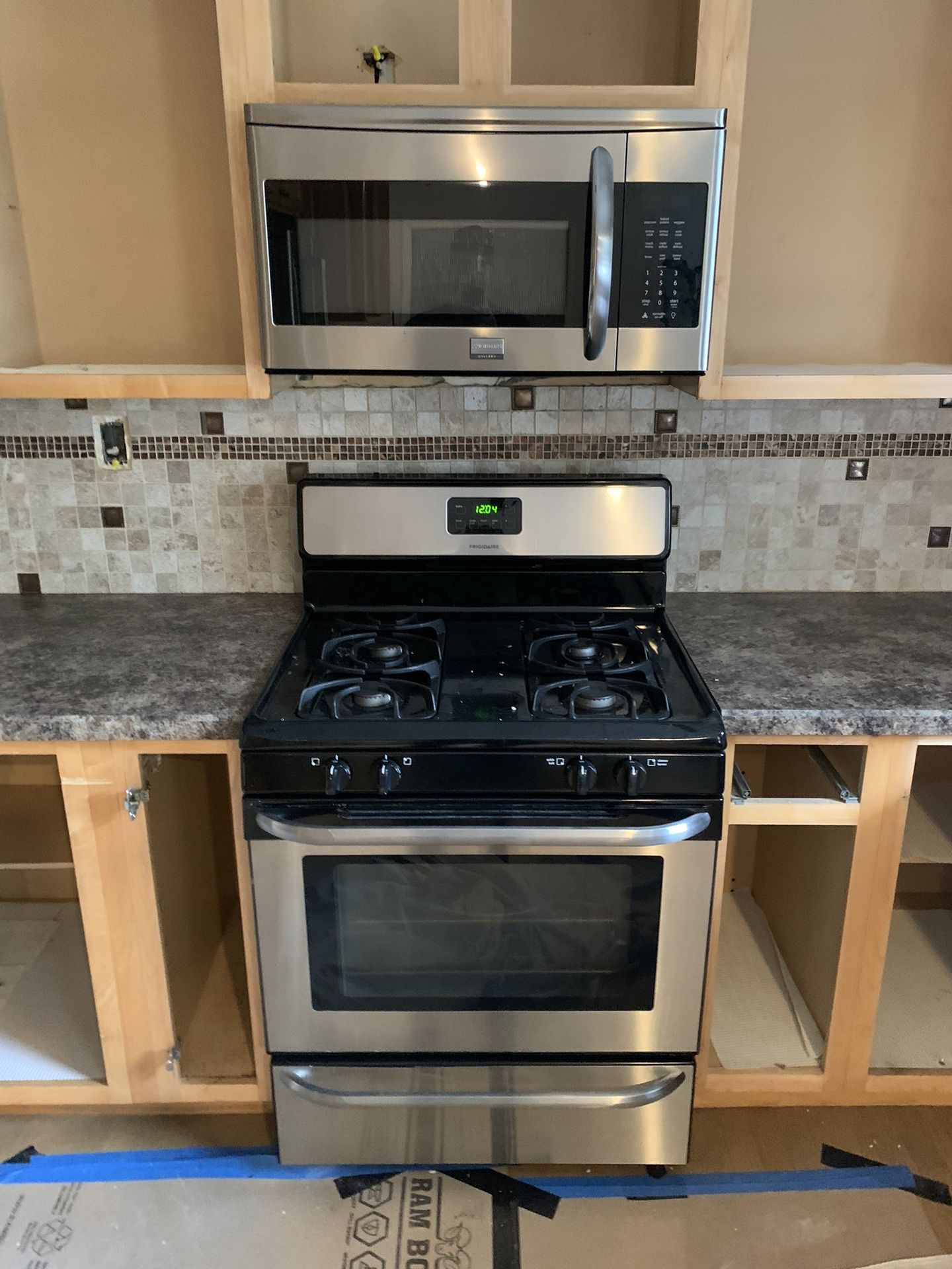 Stove & Microwave Combo