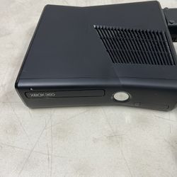 Xbox 360 With Two Controllers Like New 