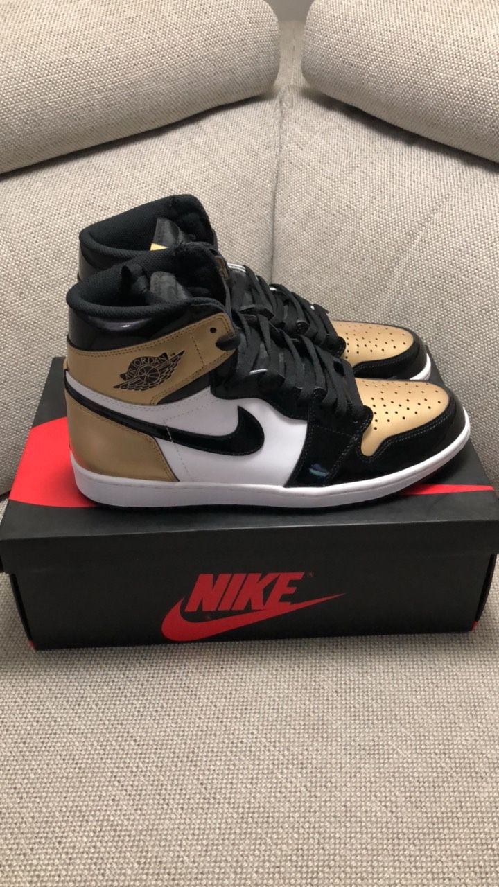 JORDAN 1 RETRO HIGH PATENT GOLD TOE