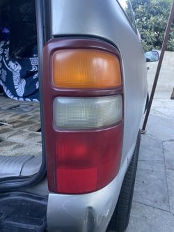 2000/2006 Yukon Tail Lights