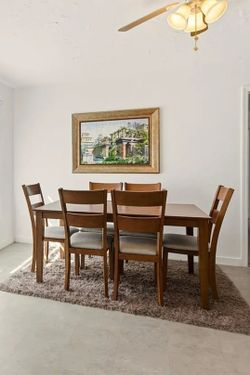 Dining table / mesa de comedor