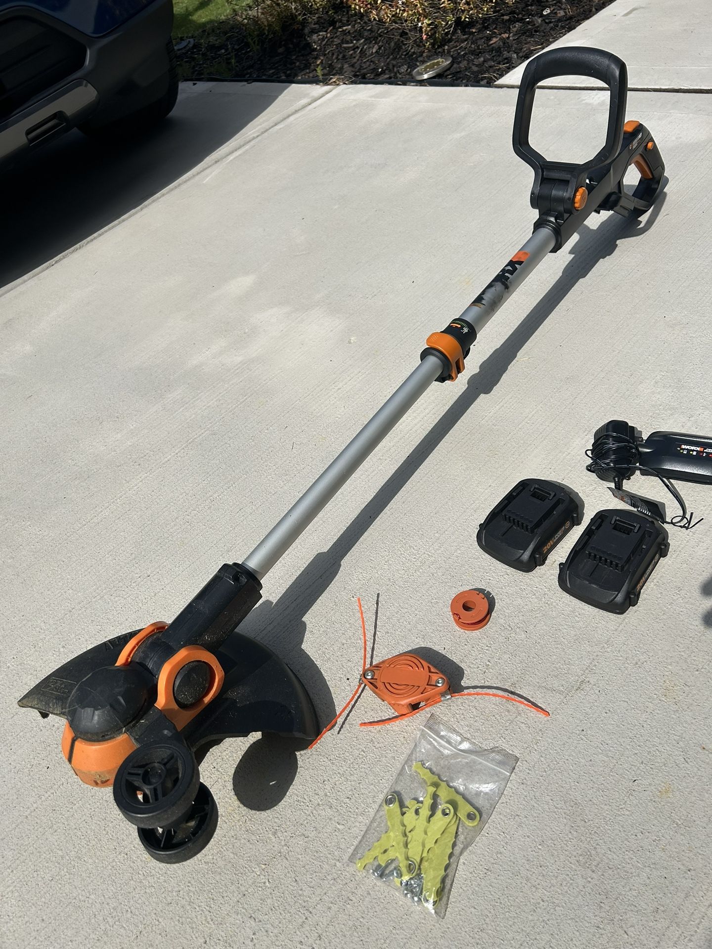 Worx Trimmer w/ two batteries