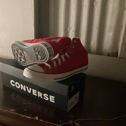 Converse Size 8 In Mans 