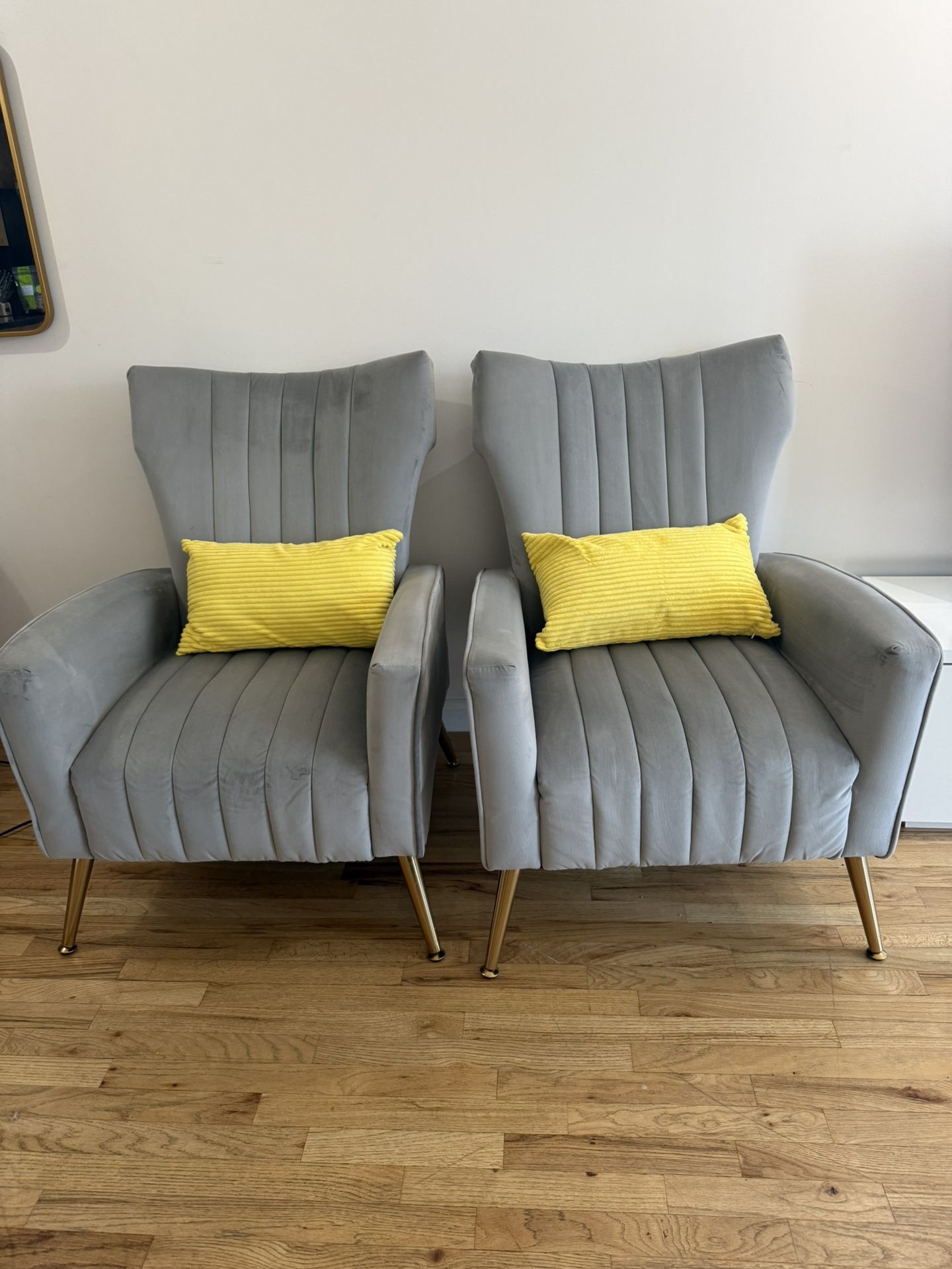 Velvet Curved Tufted Accent Chair with Metal Gold Legs