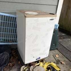 Mini Fridge 