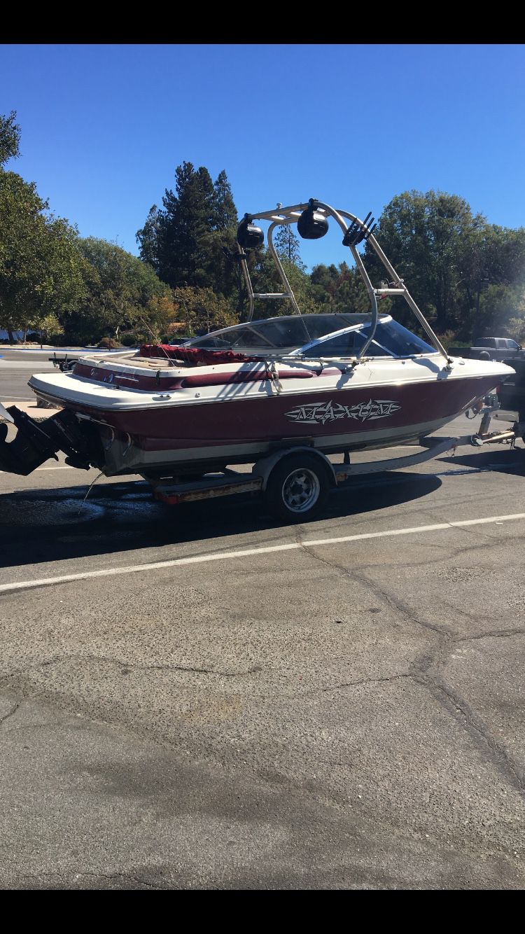 Trade for pontoon boat or sell 8500$no issues lake ready tags current 97 maxum 4.3 noon issues ready for lake boat currently at lake Sliverwood