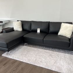 SECTIONAL LIVING ROOM SET ON SALE OFFER ENDS 06/31!!!**