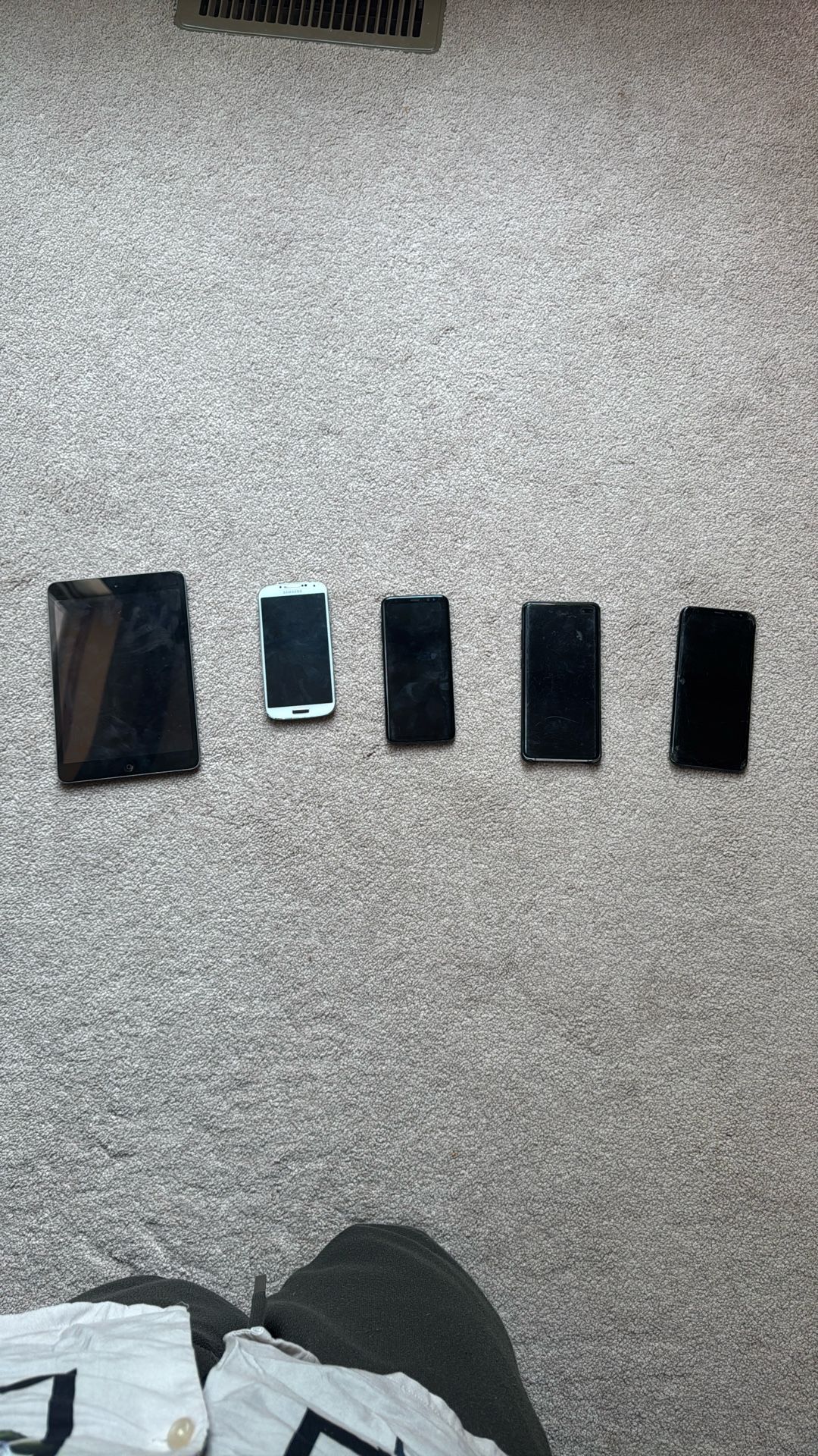 Working iPad mini And broken Phones
