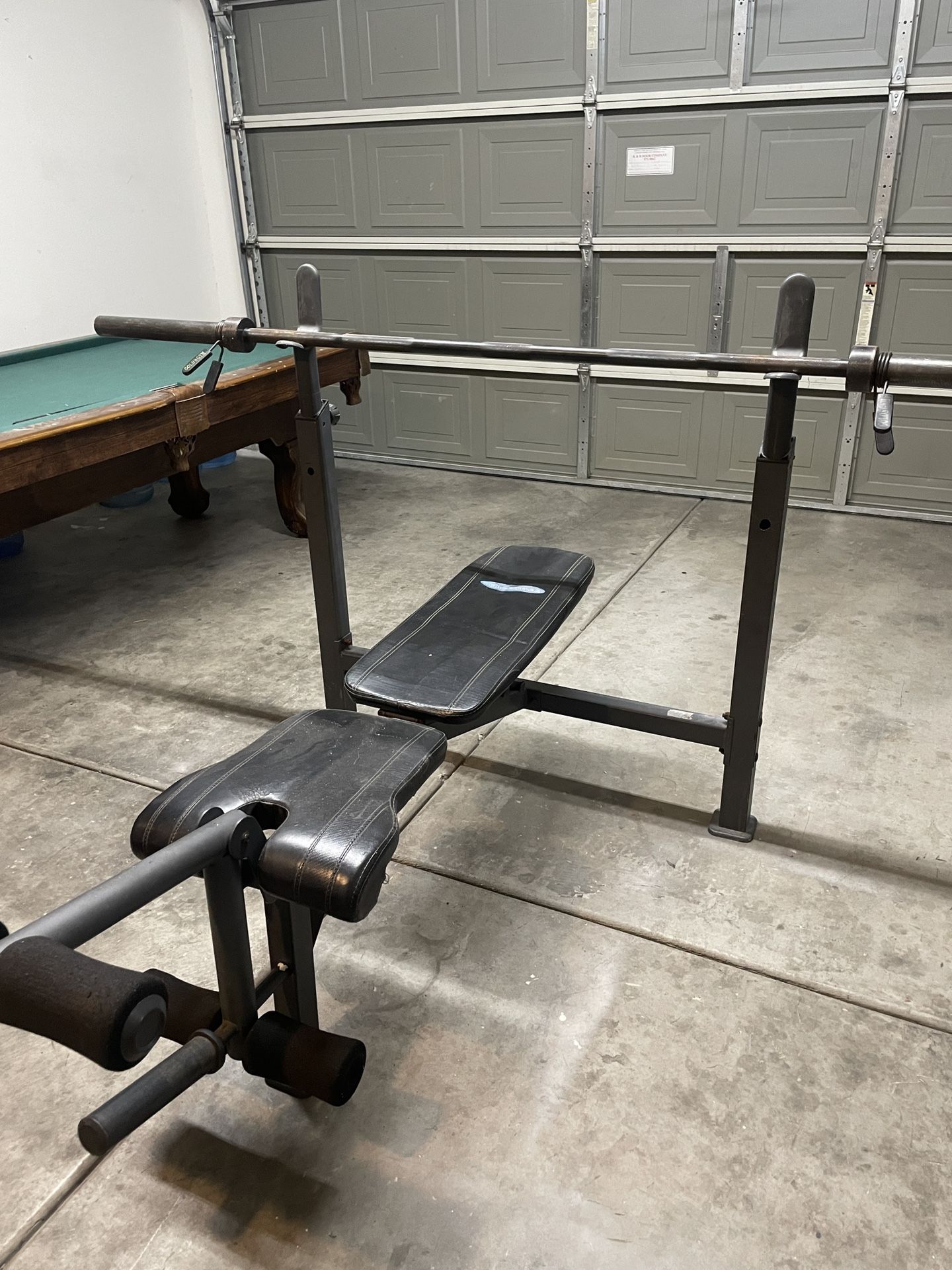 Bench press w/ weights set