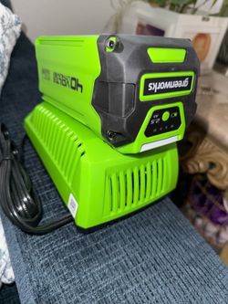 Greenworks 40V Cordless Backpack Sprayer (4 Gallon / 5 Tips / 25 FT Spray) For Weeding, Spraying, and Cleaning