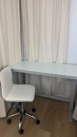 Adjustable rising desk