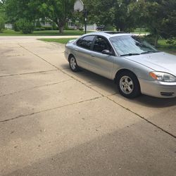 2004 Ford Taurus