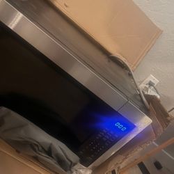 New Whirlpool Microwave And New FITUEYES Universal Tv MOUNT