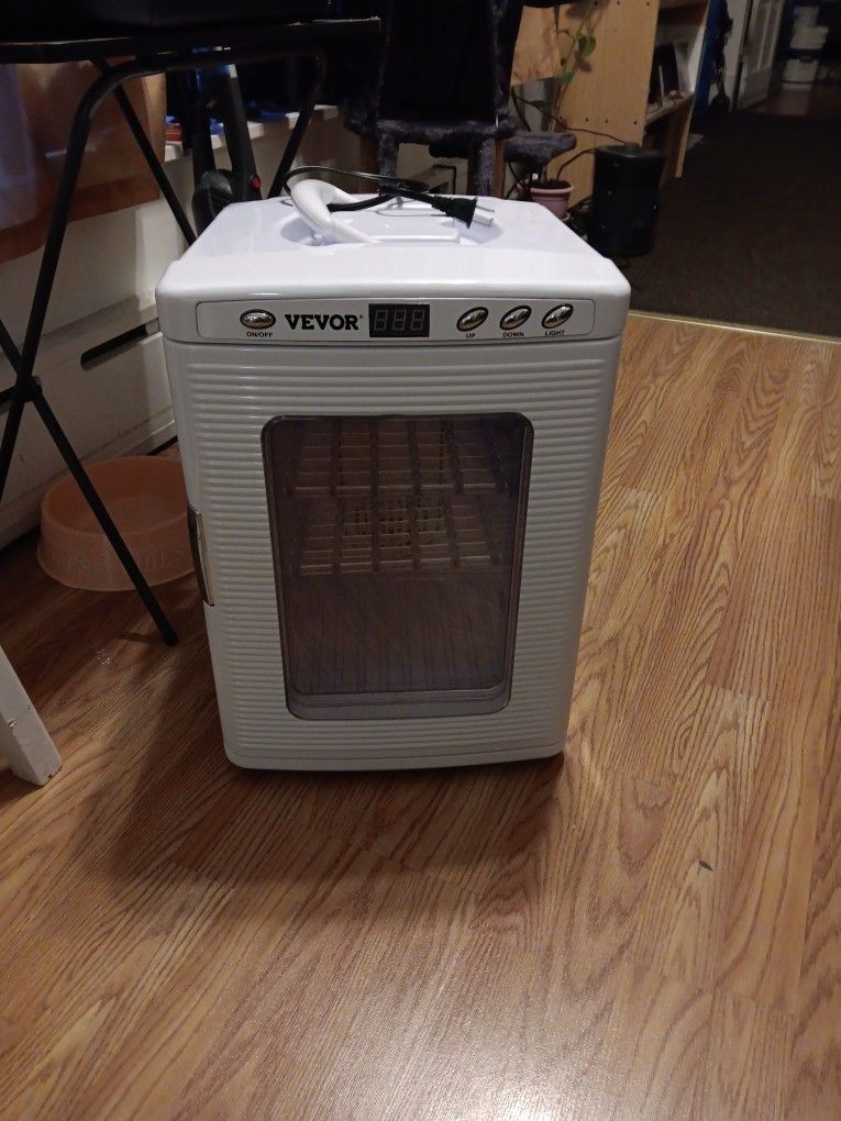 White Incubator Vevor