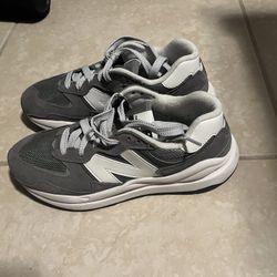 New Balance 57/40 - Size 8