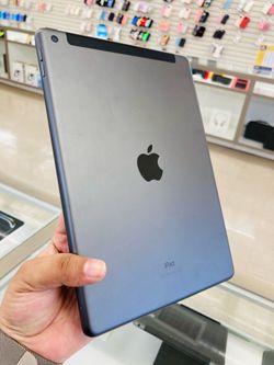 iPad 7th gen 32gb WiFi and cellular