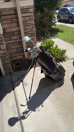Cobra cobra Junior complete golf club set with nice driver  putter. And super light bag very good condition.