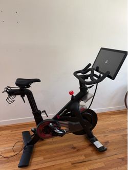 Peloton Bike w/ Size 42 Shoes | Recall Part Replaced | Great Condition