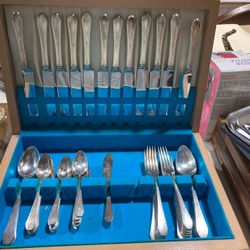 Vintage Silverware With Box. 12 Knives. 6 Big Spoons. 12 Big Forks. One Butter Knife. 18 Spoons. 