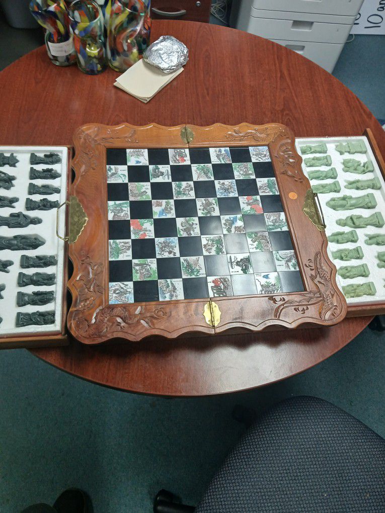 Chinese/Tao Chess Set