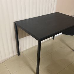 Desk! Great Condition