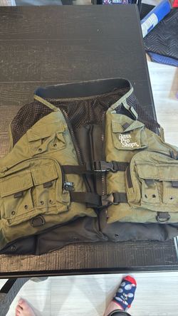 Bass Pro Shops Fishing Life Vest