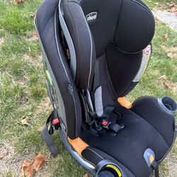 Chicco Fit4 4-in-1 Convertible Car Seat, Rear-Facing Seat for Infants 4-40 lbs., Forward-Facing Car Seat 25-65 lbs., Booster 40-100 lbs. 