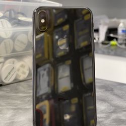 iPhone XS 64GB UNLOCKED 