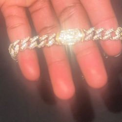 Women Diamond Cuban Necklace in Yellow Gold 