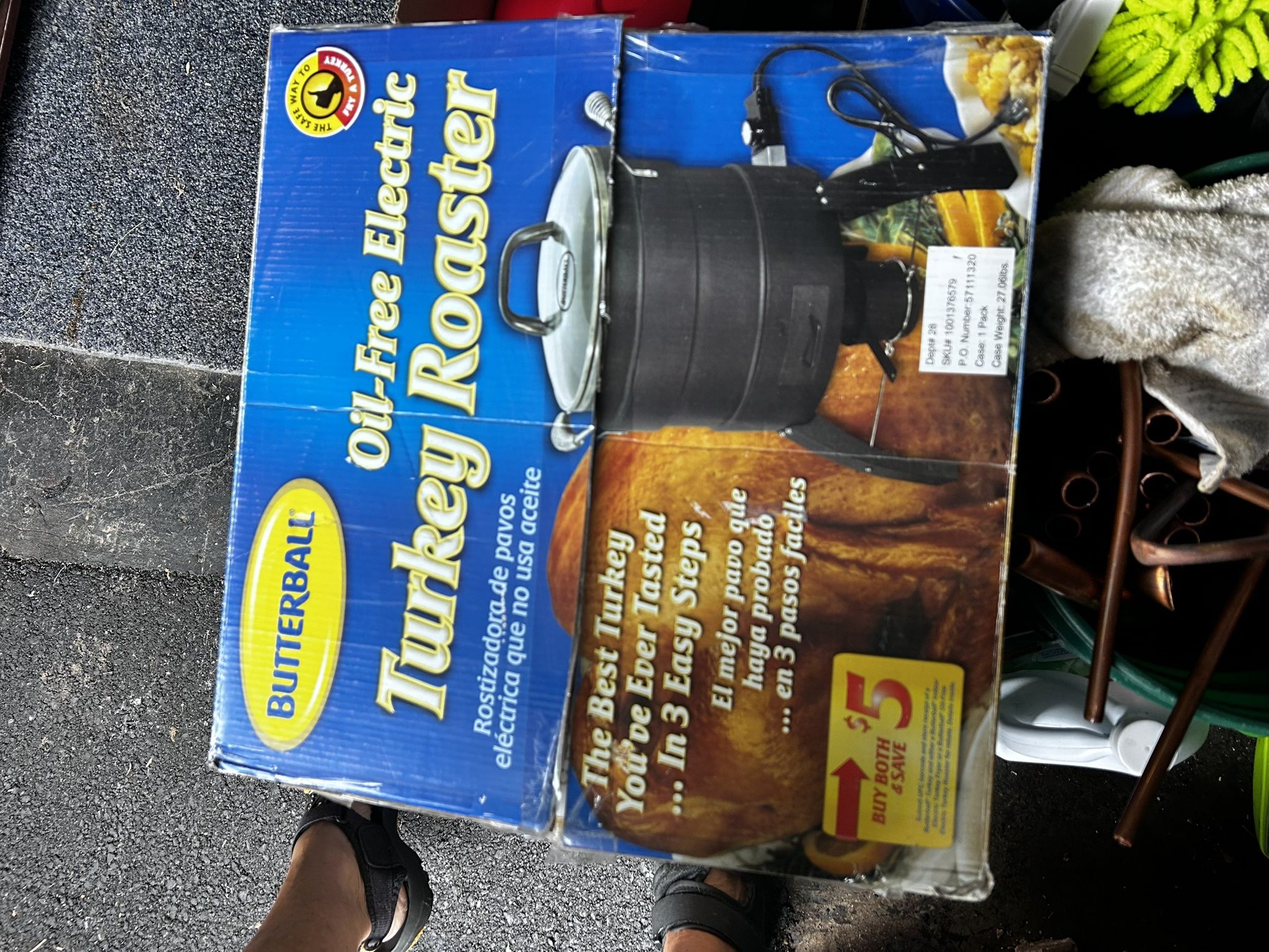 Turkey Roaster, Butterball Brand New Never Used Electric (Cook Your Turkey In This So You Have Your Oven To Cook The Rest)