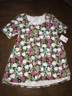 Lularoe Medium Perfect T