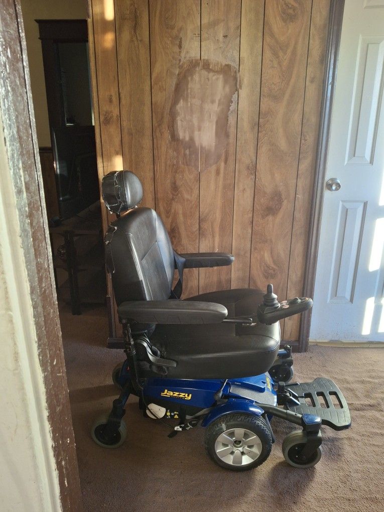 Electric Wheelchair