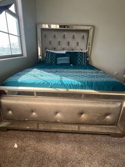 Z Gallery queen bed