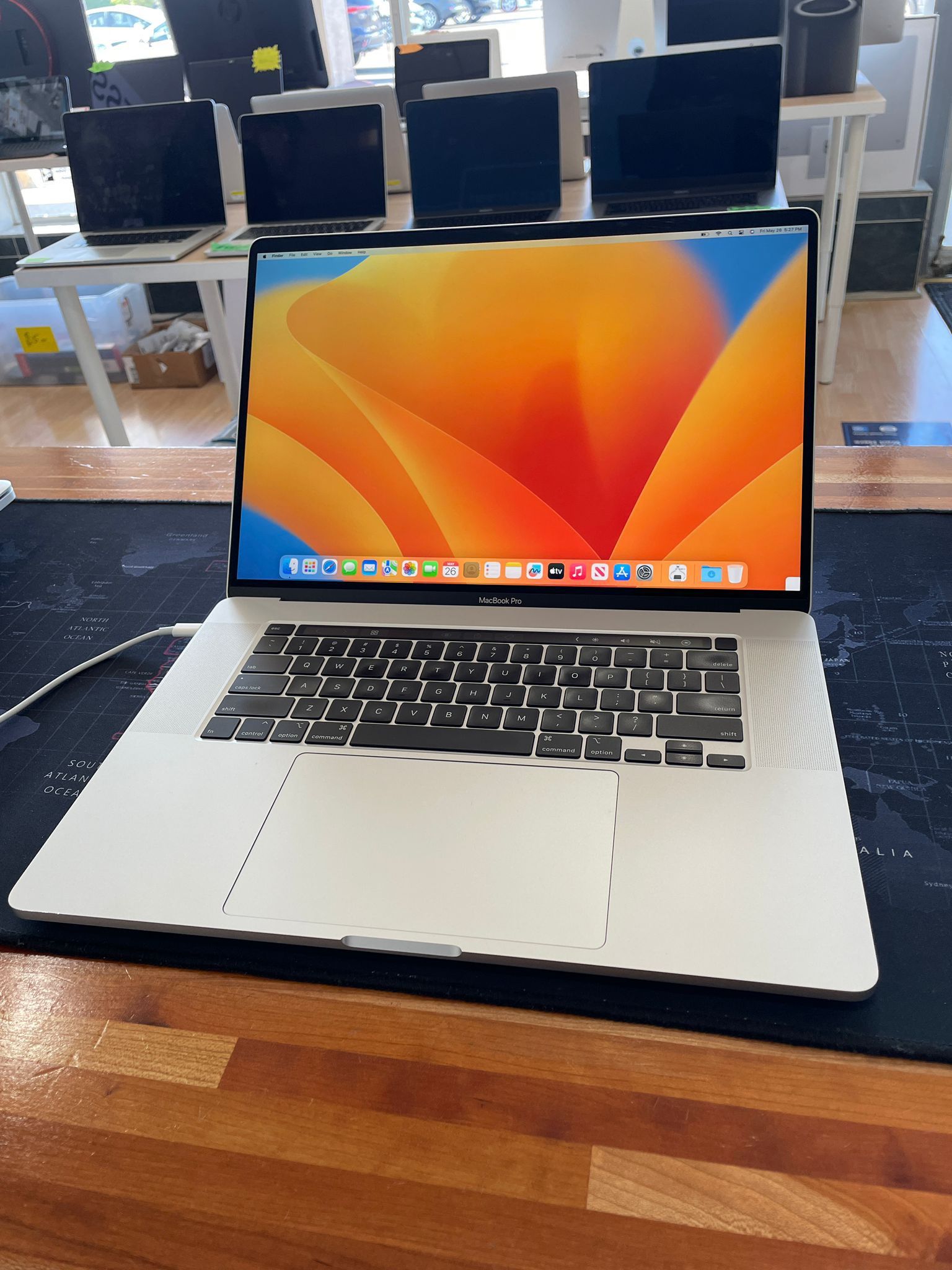 Apple MacBook Pro 16” 8CORE i9 32GB RAM 2TB SSD RADEON PRO